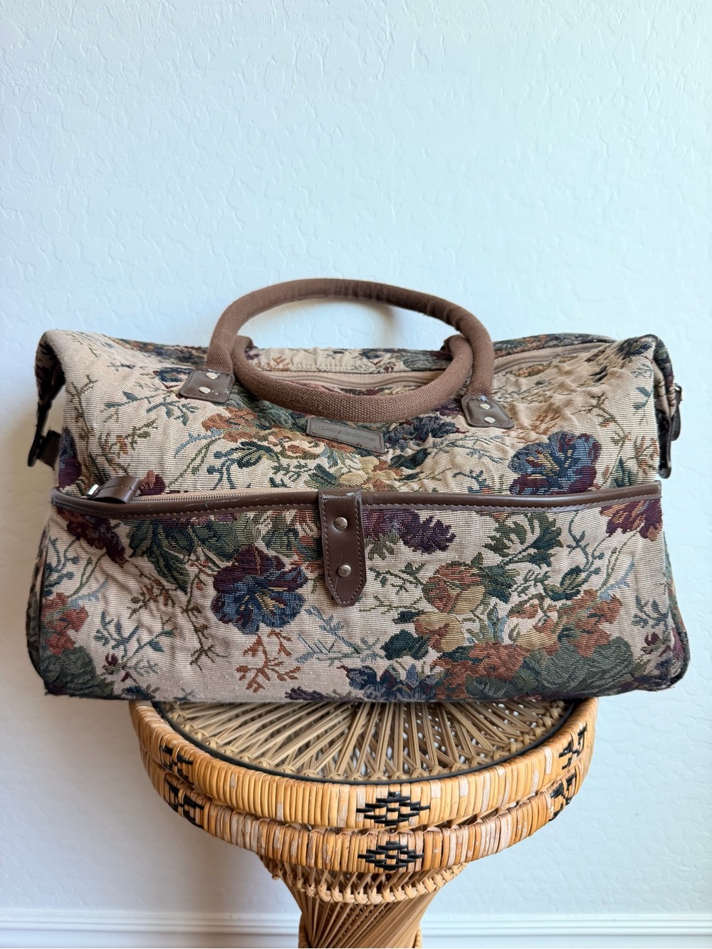 VINTAGE LIZ CLAIBORNE FLORAL TAPESTRY WEEKENDER BAG